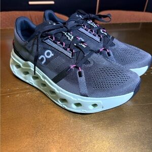 On Running cloud eclipse Grey/ mint size 10.5 new